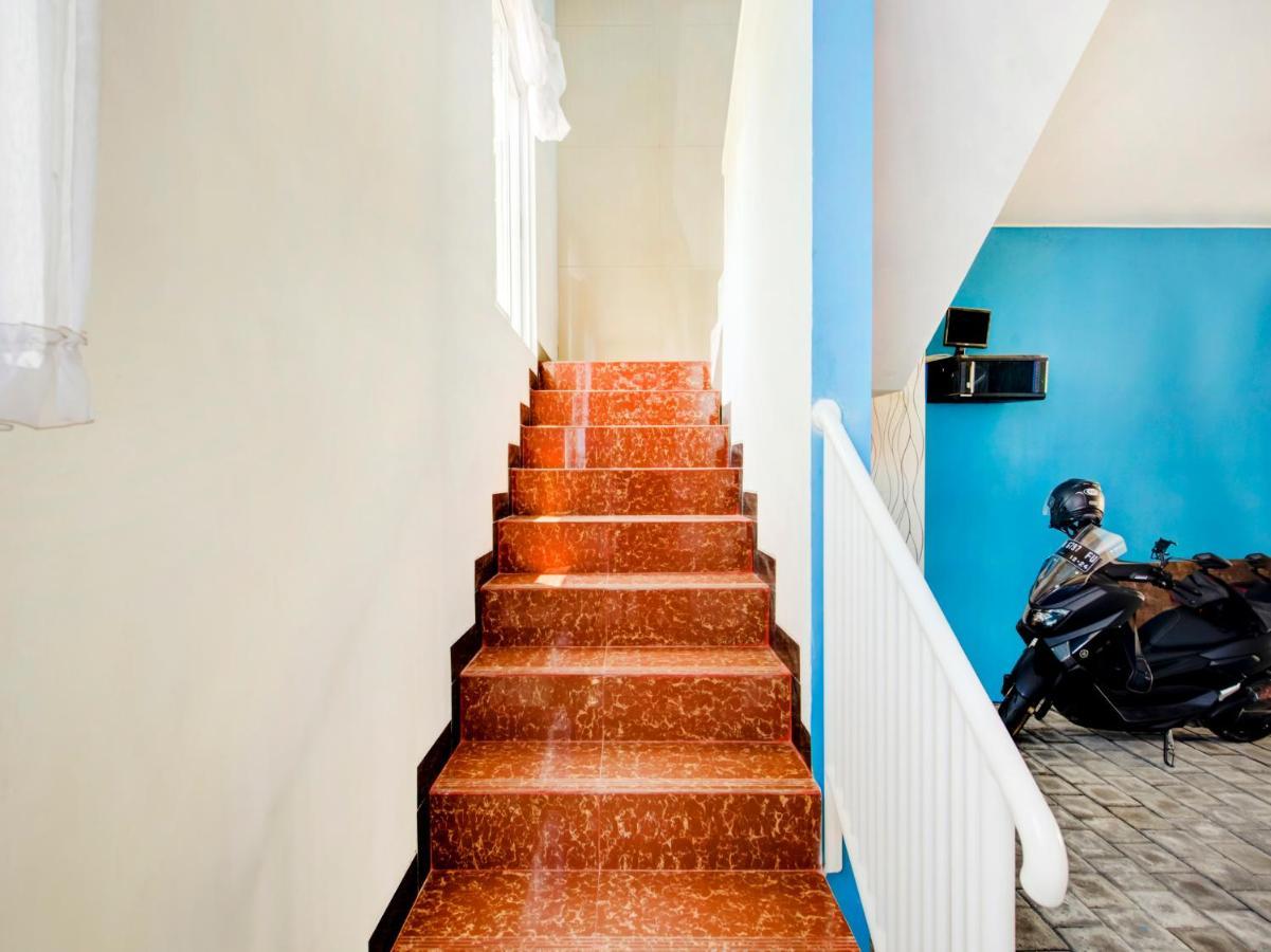 Oyo Life 3987 Kost Aditya Surabaya Exterior photo